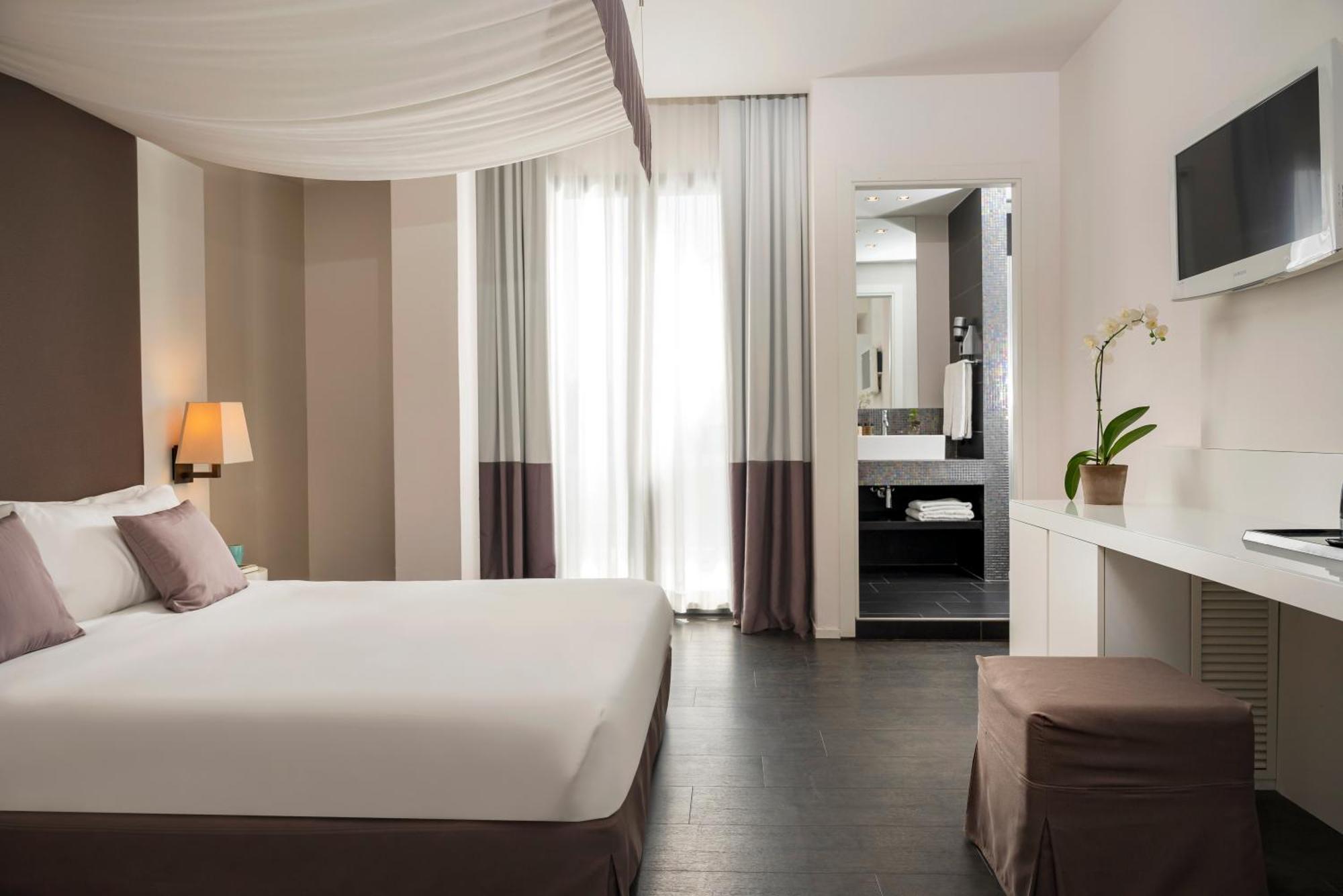 Hotel Ines Cattolica Buitenkant foto